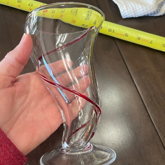 2 Glasses Pier 1 Clear Red Swirling Parfait Milkshake Cocktail Barware Wedding - Picture 10 of 15